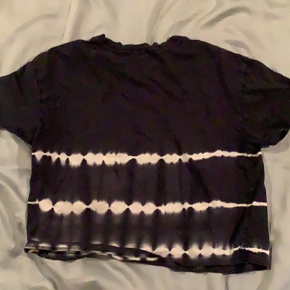 This navy blue and white cropped shirt is a good deal - Picture 2 of 3